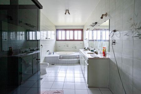 Casa para alugar com 1400m², 6 quartos e 6 vagasBanheiro da suíte 5