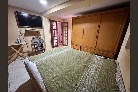 Casa à venda com 370m², 4 quartos e 2 vagas Casa à venda com 370m², 4 quartos e 2 vagasQuarto 4