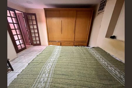 Casa à venda com 370m², 4 quartos e 2 vagas Casa à venda com 370m², 4 quartos e 2 vagasQuarto 4