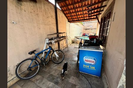 Casa à venda com 370m², 4 quartos e 2 vagas Casa à venda com 370m², 4 quartos e 2 vagas Quintal