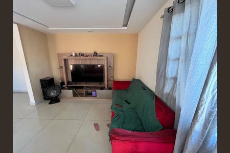 Casa à venda com 370m², 4 quartos e 2 vagas Casa à venda com 370m², 4 quartos e 2 vagasSala