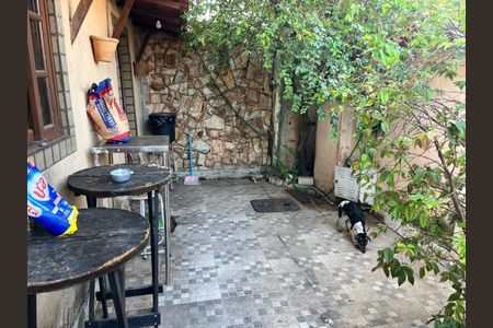 Casa à venda com 370m², 4 quartos e 2 vagas Casa à venda com 370m², 4 quartos e 2 vagasQuintal