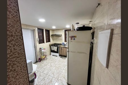 Casa à venda com 370m², 4 quartos e 2 vagas Casa à venda com 370m², 4 quartos e 2 vagasCozinha
