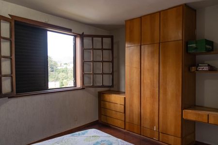 Casa à venda com 450m², 6 quartos e 3 vagasQuarto 2