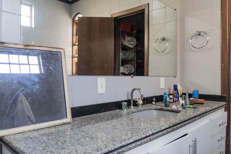 Casa à venda com 450m², 6 quartos e 3 vagasBanheiro da Suíte