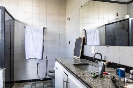 Casa à venda com 450m², 6 quartos e 3 vagasBanheiro da Suíte