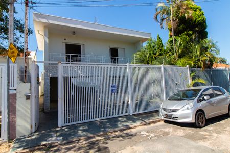 Casa à venda com 214m², 3 quartos e 3 vagas Casa à venda com 214m², 3 quartos e 3 vagasFachada
