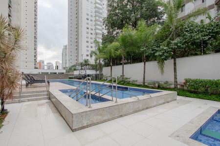 Apartamento à venda com 192m², 3 quartos e 4 vagasÁrea comum - Piscina