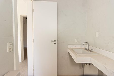 Apartamento à venda com 192m², 3 quartos e 4 vagasBanheiro Suíte 2