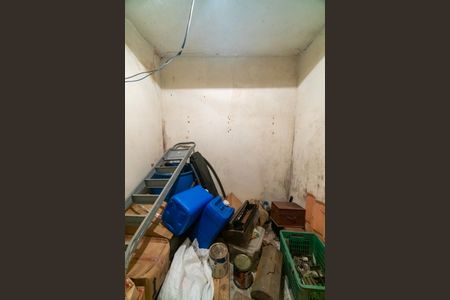 Casa à venda com 210m², 2 quartos e 2 vagas Casa à venda com 210m², 2 quartos e 2 vagasPorão - Depósito