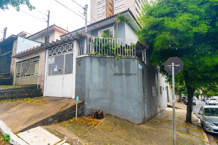 Casa à venda com 210m², 2 quartos e 2 vagas Casa à venda com 210m², 2 quartos e 2 vagasFachada