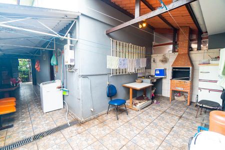 Casa à venda com 210m², 2 quartos e 2 vagas Casa à venda com 210m², 2 quartos e 2 vagasChurrasqueira