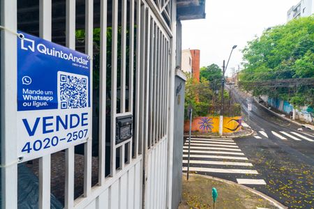 Casa à venda com 210m², 2 quartos e 2 vagas Casa à venda com 210m², 2 quartos e 2 vagasPlaquinha