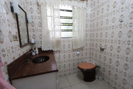 Casa à venda com 180m², 3 quartos e 5 vagasBanheiro - Casa 1