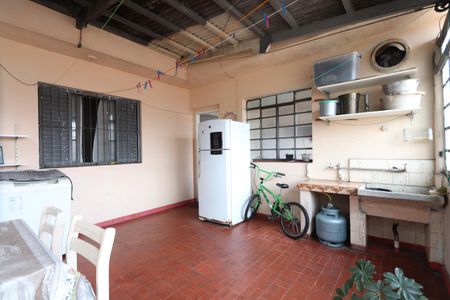 Casa à venda com 180m², 3 quartos e 5 vagasLavanderia - Casa 1