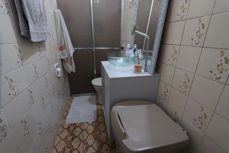 Casa à venda com 180m², 3 quartos e 5 vagasBanheiro - Casa 2