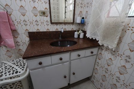 Casa à venda com 180m², 3 quartos e 5 vagasBanheiro - Casa 1