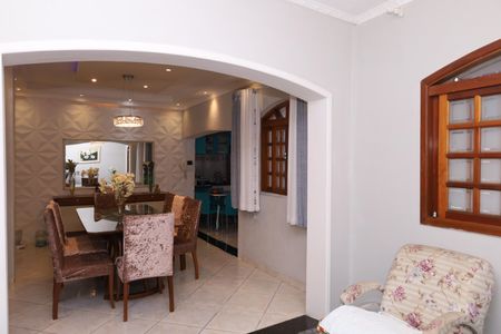 Casa à venda com 242m², 3 quartos e 3 vagasSala 2