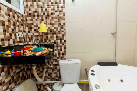 Casa à venda com 230m², 3 quartos e 2 vagasBanheiro da Suíte 2