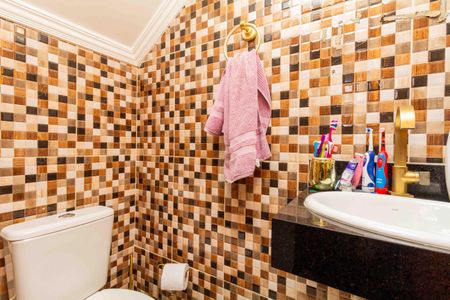 Casa à venda com 230m², 3 quartos e 2 vagasBanheiro