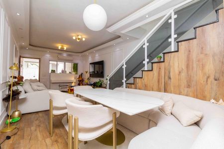 Casa à venda com 230m², 3 quartos e 2 vagasSala