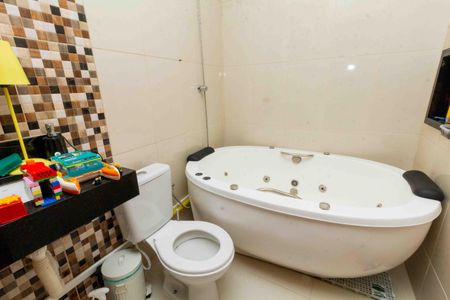 Casa à venda com 230m², 3 quartos e 2 vagasBanheiro da Suíte 2