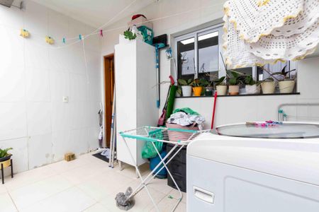 Casa à venda com 230m², 3 quartos e 2 vagasÁrea de Serviço