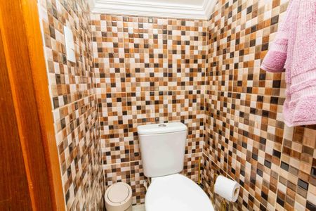 Casa à venda com 230m², 3 quartos e 2 vagasBanheiro