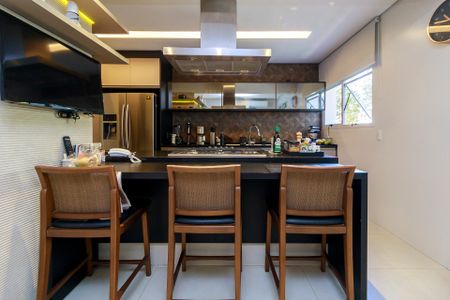 Apartamento à venda com 238m², 4 quartos e 4 vagas Apartamento à venda com 238m², 4 quartos e 4 vagasCozinha