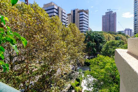 Apartamento à venda com 238m², 4 quartos e 4 vagas Apartamento à venda com 238m², 4 quartos e 4 vagasSala - Vista
