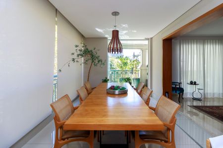 Apartamento à venda com 238m², 4 quartos e 4 vagas Apartamento à venda com 238m², 4 quartos e 4 vagasSala - Varanda