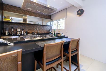 Apartamento à venda com 238m², 4 quartos e 4 vagas Apartamento à venda com 238m², 4 quartos e 4 vagasCozinha