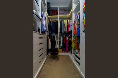 Apartamento à venda com 238m², 4 quartos e 4 vagas Apartamento à venda com 238m², 4 quartos e 4 vagasSuíte Principal - Closet