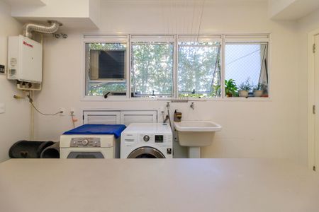 Apartamento à venda com 238m², 4 quartos e 4 vagas Apartamento à venda com 238m², 4 quartos e 4 vagasÁrea de Serviço