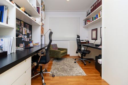 Apartamento à venda com 238m², 4 quartos e 4 vagas Apartamento à venda com 238m², 4 quartos e 4 vagasEscritório