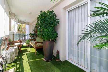 Apartamento à venda com 238m², 4 quartos e 4 vagas Apartamento à venda com 238m², 4 quartos e 4 vagasSala - Varanda