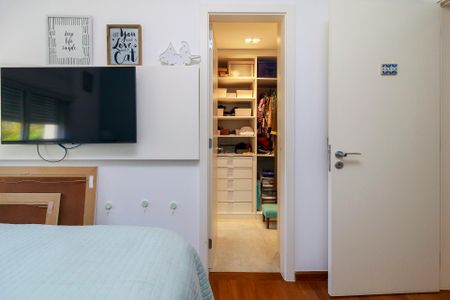Apartamento à venda com 238m², 4 quartos e 4 vagas Apartamento à venda com 238m², 4 quartos e 4 vagasSuíte 2