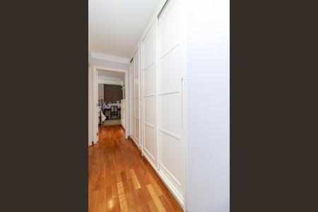 Apartamento à venda com 238m², 4 quartos e 4 vagas Apartamento à venda com 238m², 4 quartos e 4 vagasCorredor