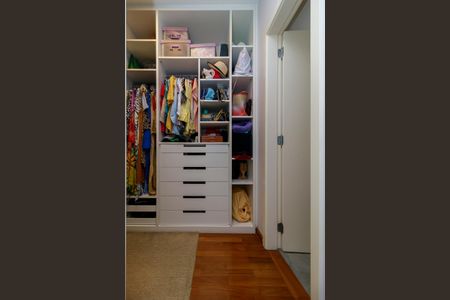 Apartamento à venda com 238m², 4 quartos e 4 vagas Apartamento à venda com 238m², 4 quartos e 4 vagasSuíte Principal - Closet