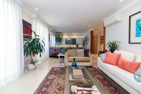 Apartamento à venda com 238m², 4 quartos e 4 vagas Apartamento à venda com 238m², 4 quartos e 4 vagasSala