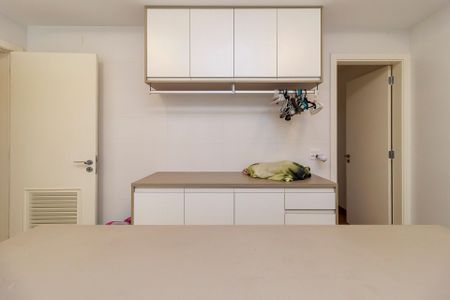 Apartamento à venda com 238m², 4 quartos e 4 vagas Apartamento à venda com 238m², 4 quartos e 4 vagasÁrea de Serviço