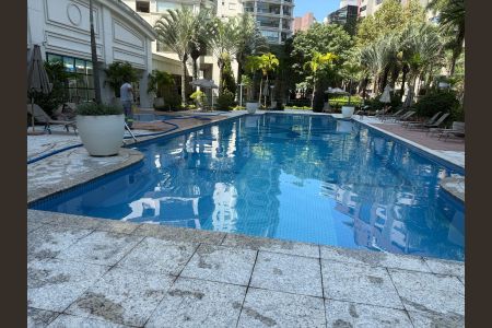 Apartamento à venda com 238m², 4 quartos e 4 vagas Apartamento à venda com 238m², 4 quartos e 4 vagasPiscina