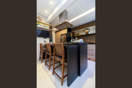 Apartamento à venda com 238m², 4 quartos e 4 vagas Apartamento à venda com 238m², 4 quartos e 4 vagasCozinha