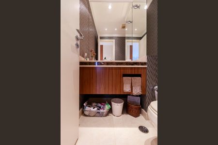 Apartamento à venda com 238m², 4 quartos e 4 vagas Apartamento à venda com 238m², 4 quartos e 4 vagasLavabo