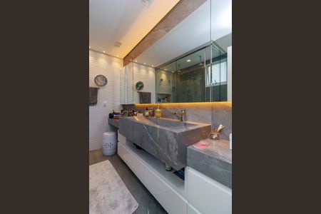 Apartamento à venda com 238m², 4 quartos e 4 vagas Apartamento à venda com 238m², 4 quartos e 4 vagasSuíte Principal - Banheiro