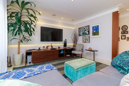 Apartamento à venda com 238m², 4 quartos e 4 vagas Apartamento à venda com 238m², 4 quartos e 4 vagasSala