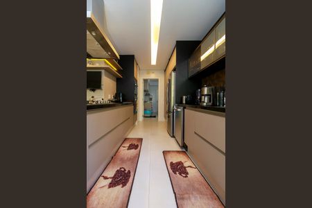 Apartamento à venda com 238m², 4 quartos e 4 vagas Apartamento à venda com 238m², 4 quartos e 4 vagasCozinha
