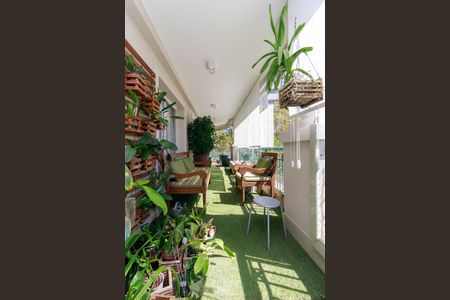 Apartamento à venda com 238m², 4 quartos e 4 vagas Apartamento à venda com 238m², 4 quartos e 4 vagasSala - Varanda