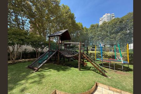 Apartamento à venda com 238m², 4 quartos e 4 vagas Apartamento à venda com 238m², 4 quartos e 4 vagasPlayground