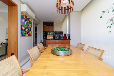Apartamento à venda com 238m², 4 quartos e 4 vagas Apartamento à venda com 238m², 4 quartos e 4 vagasSala - Varanda